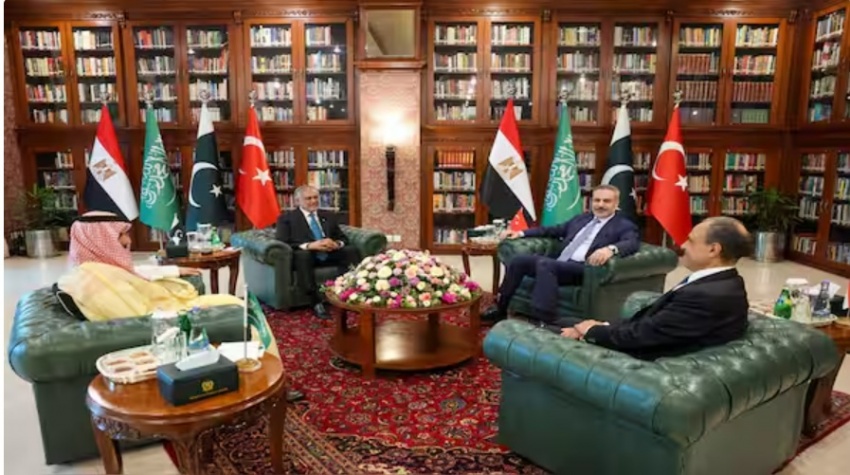 Các Ngoại trưởng Badr Abdelatty của Ai Cập, Thái tử Faisal bin Farhan Al Saud của Ả Rập Xê Út, Ishaq Dar của Pakistan và Hakan Fidan của Thổ Nhĩ Kỳ đã gặp nhau để thảo luận về việc giảm leo thang căng thẳng khu vực, trong bối cảnh xung đột giữa Mỹ và Israel với Iran, tại Islamabad, Pakistan. Các Ngoại trưởng Badr Abdelatty của Ai Cập, Thái tử Faisal bin Farhan Al Saud của Ả Rập Xê Út, Ishaq Dar của Pakistan và Hakan Fidan của Thổ Nhĩ Kỳ đã gặp nhau để thảo luận về việc giảm leo thang căng thẳng khu vực, trong bối cảnh xung đột giữa Mỹ và Israel với Iran, tại Islamabad, Pakistan.