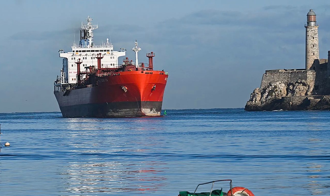 Tàu chở dầu của Nga tiến gần Cuba