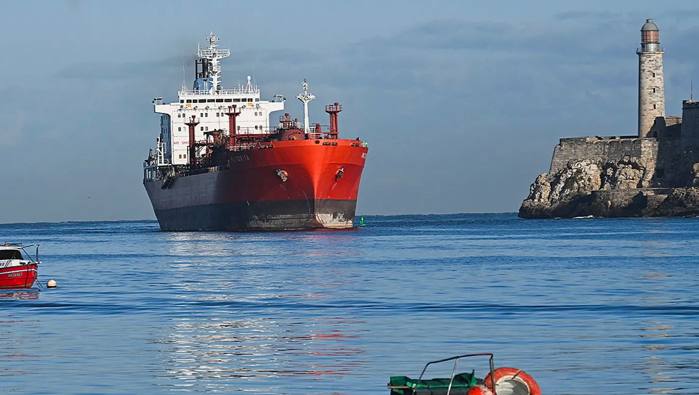 Tàu chở dầu của Nga tiến gần Cuba