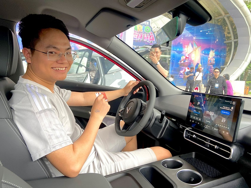 Rộng rãi, tiện nghi, lái sướng hơn xe xăng: VinFast VF MPV 7 ghi điểm tuyệt đối trong mắt khách hàng Việt Rộng rãi, tiện nghi, lái sướng hơn xe xăng: VinFast VF MPV 7 ghi điểm tuyệt đối trong mắt khách hàng Việt