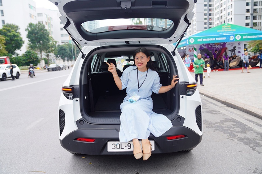 Rộng rãi, tiện nghi, lái sướng hơn xe xăng: VinFast VF MPV 7 ghi điểm tuyệt đối trong mắt khách hàng Việt Rộng rãi, tiện nghi, lái sướng hơn xe xăng: VinFast VF MPV 7 ghi điểm tuyệt đối trong mắt khách hàng Việt