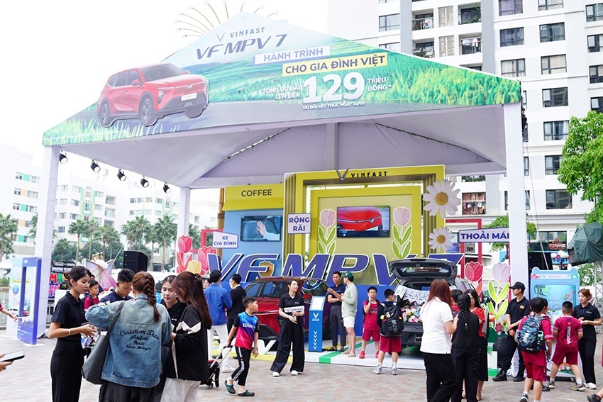 Rộng rãi, tiện nghi, lái sướng hơn xe xăng: VinFast VF MPV 7 ghi điểm tuyệt đối trong mắt khách hàng Việt Rộng rãi, tiện nghi, lái sướng hơn xe xăng: VinFast VF MPV 7 ghi điểm tuyệt đối trong mắt khách hàng Việt