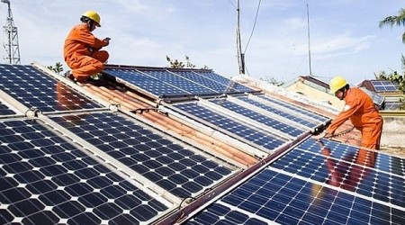 Thủ tướng yêu cầu đẩy mạnh tiết kiệm điện, phát triển điện mặt trời mái nhà