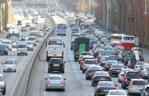 Hàn Quốc cân nhắc áp dụng các biện pháp hạn chế lái xe