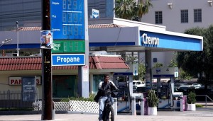Giá nhiên liệu tăng cao, Chevron dọa rời khỏi California