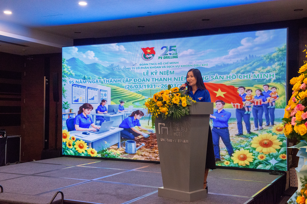 Đồng chí Nguyễn Thúy Vi - Bí thư Đoàn Thanh niên Tổng công ty phát biểu tri ân. Đồng chí Nguyễn Thúy Vi - Bí thư Đoàn Thanh niên Tổng công ty phát biểu tri ân.