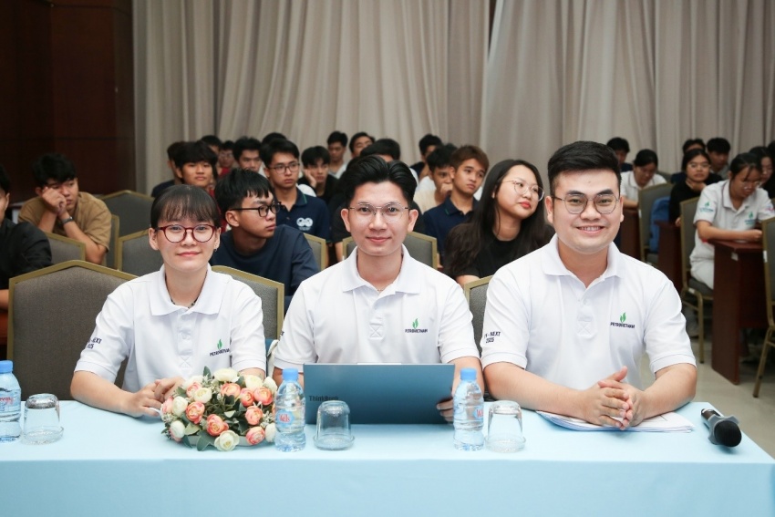 Sinh viên PVU rèn luyện kỹ năng thực chiến cùng các “Lãnh đạo tương lai Petrovietnam” Sinh viên PVU rèn luyện kỹ năng thực chiến qua hội thảo chuyên đề về kỹ năng mềm