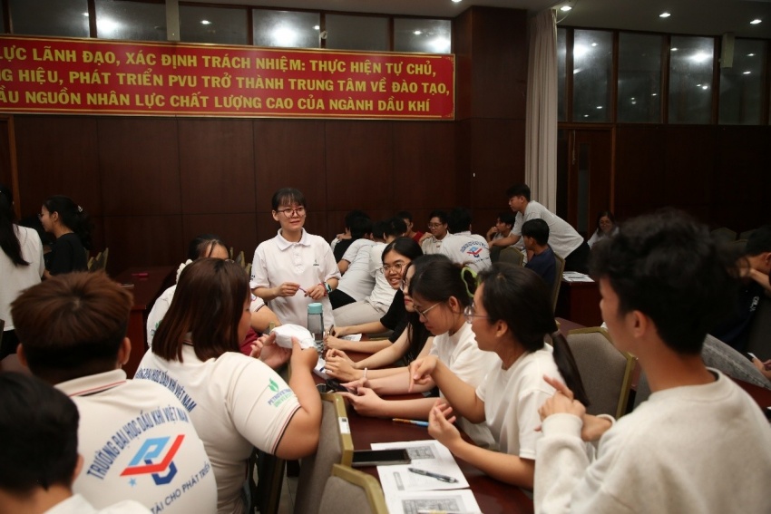 Sinh viên PVU rèn luyện kỹ năng thực chiến cùng các “Lãnh đạo tương lai Petrovietnam” Sinh viên PVU rèn luyện kỹ năng thực chiến qua hội thảo chuyên đề về kỹ năng mềm