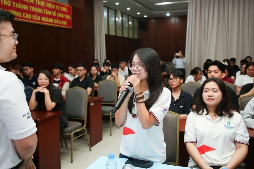 Sinh viên PVU rèn luyện kỹ năng thực chiến cùng các “Lãnh đạo tương lai Petrovietnam” Sinh viên PVU rèn luyện kỹ năng thực chiến qua hội thảo chuyên đề về kỹ năng mềm