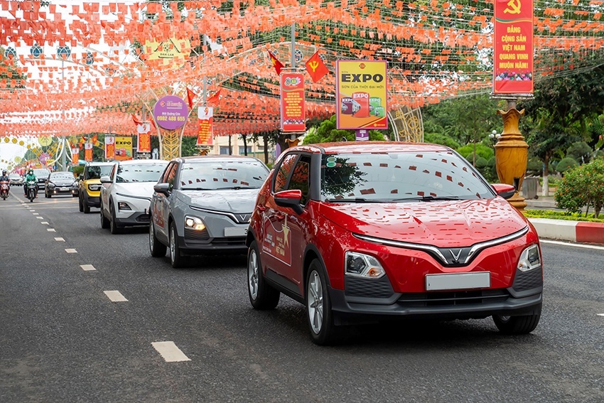 VinFast lập kỷ lục vô tiền khoáng hậu khi hoàn tất 3.520 đơn đặt hàng ô tô điện trong một ngày VinFast lập kỷ lục