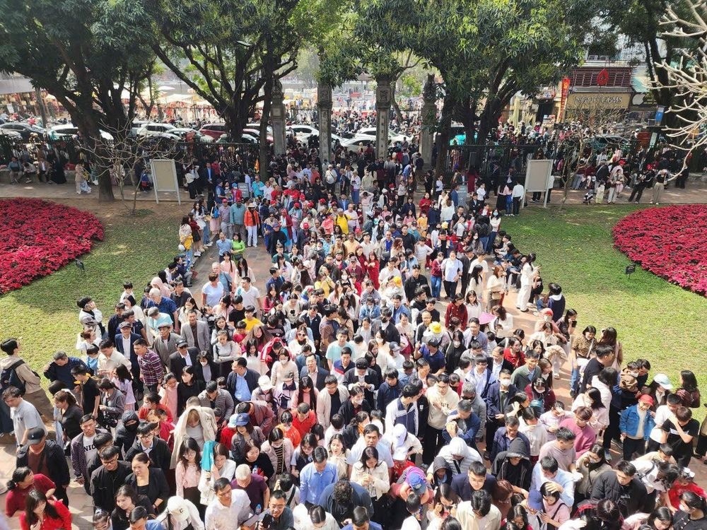 Tin tức kinh tế ngày 1/4: TP HCM đẩy nhanh tiến độ lắp đặt tủ đổi pin xe máy điện