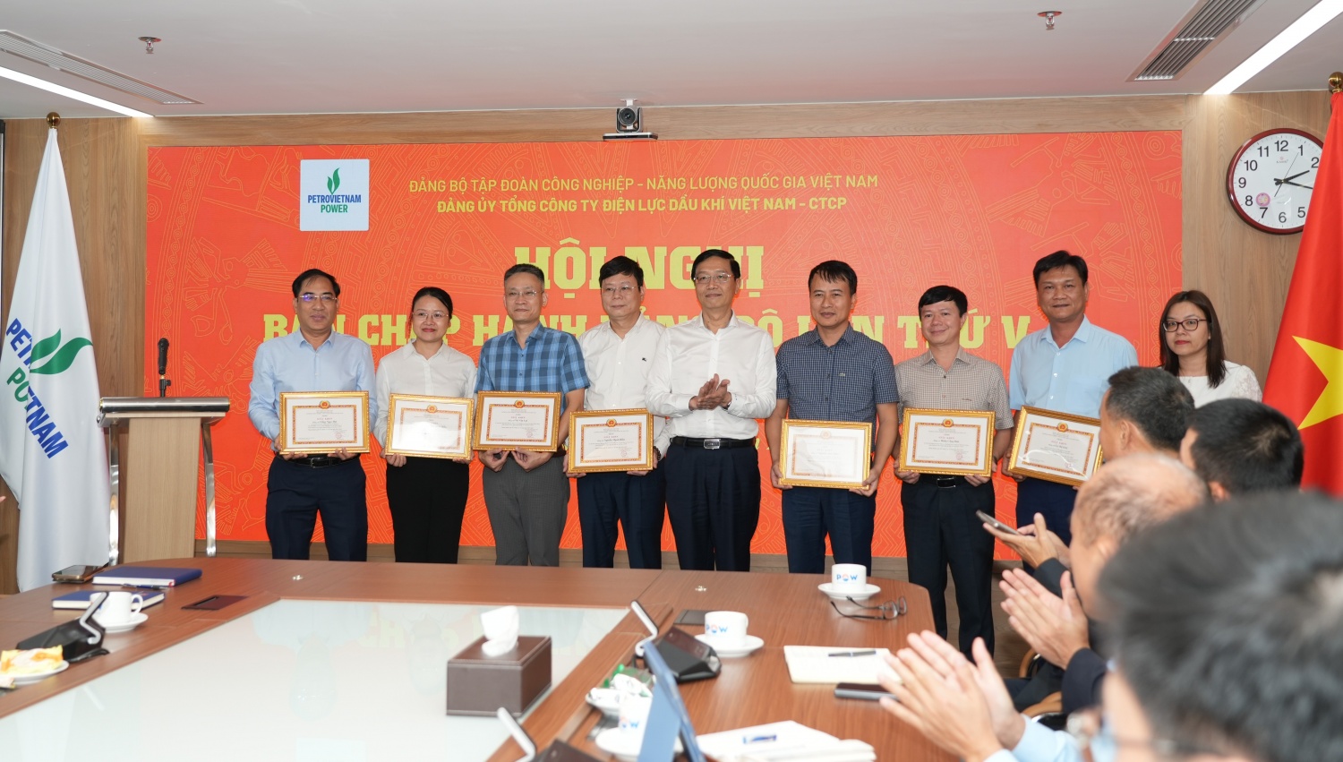 PV Power trao Huy hiệu 30 năm tuổi Đảng và khen thưởng tập thể, cá nhân tiêu biểu