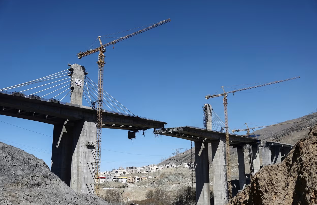 "Điểm nóng" Trung Đông ngày 4/4: Tổng thống Trump đe dọa mở rộng tấn công hạ tầng Iran