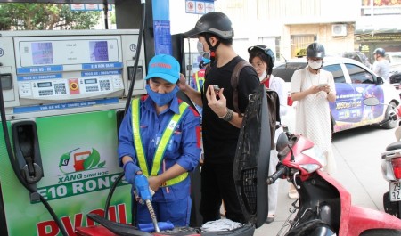 Tăng tốc E10 trước biến động Trung Đông: Người dân dần thích nghi