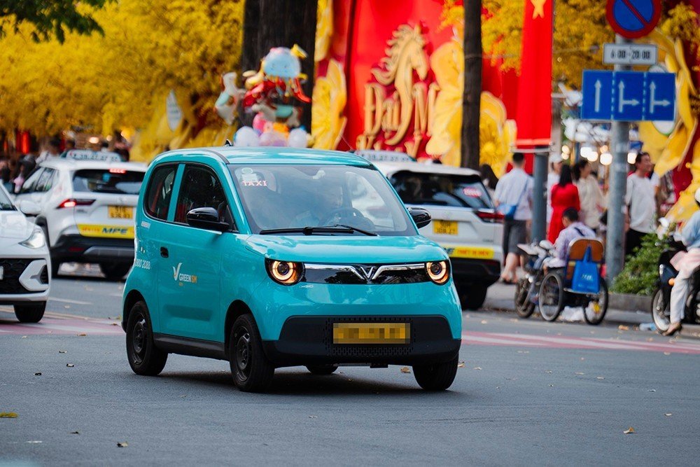 Lên 4 bánh vẫn nhẹ gánh, tài xế mạnh dạn xuống tiền với Minio Green - 2