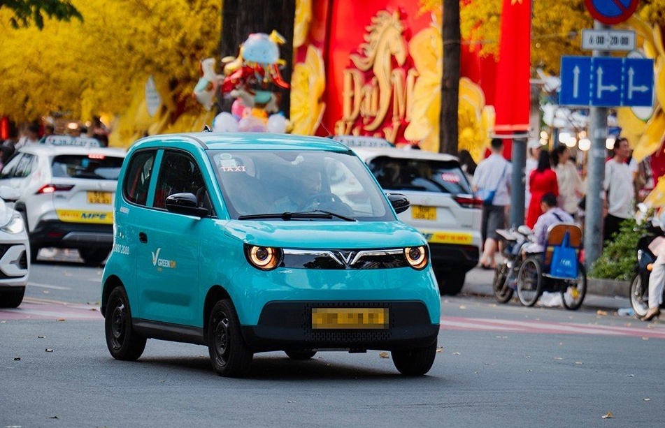Lên 4 bánh vẫn nhẹ gánh, tài xế mạnh dạn xuống tiền với Minio Green