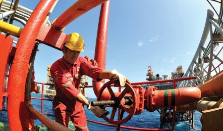 Giữ vững “lá chắn năng lượng” trước “bão” địa chính trị Trung Đông