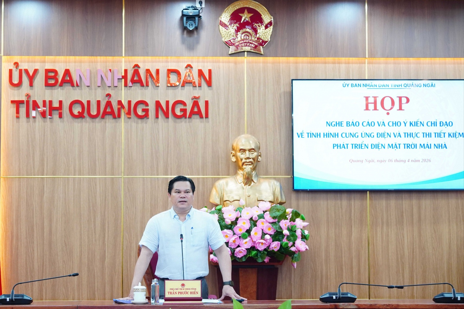 Quảng Ngãi: Tích cực phát triển điện mặt trời mái nhà và tiết kiệm điện Quảng Ngãi: Tích cực phát triển điện mặt trời mái nhà và tiết kiệm điện