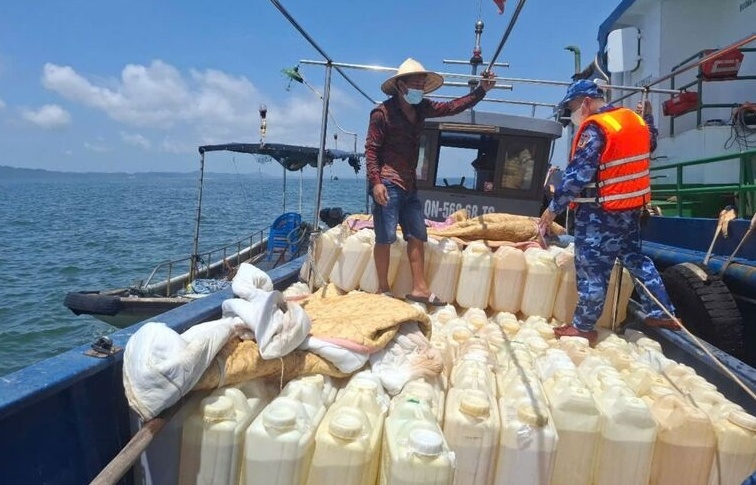 Tin tức kinh tế ngày 6/4: Siết kiểm tra, xử lý vận chuyển xăng dầu trái phép qua biên giới