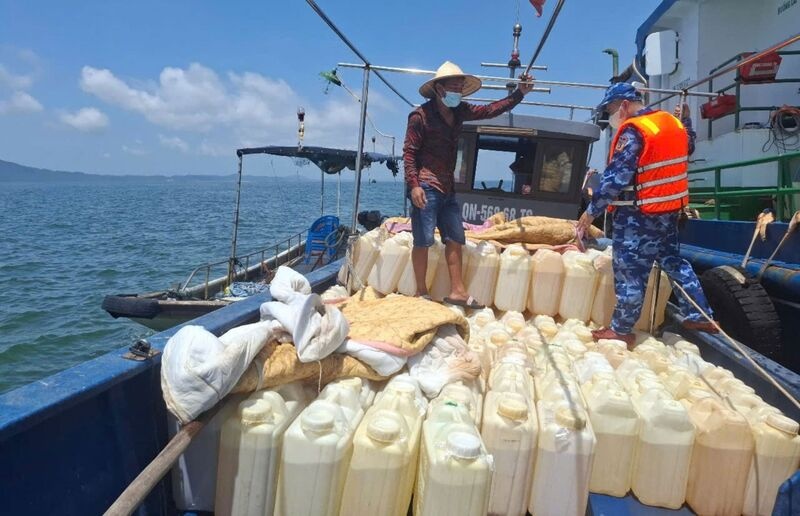 Tin tức kinh tế ngày 6/4: Siết kiểm tra, xử lý vận chuyển xăng dầu trái phép qua biên giới