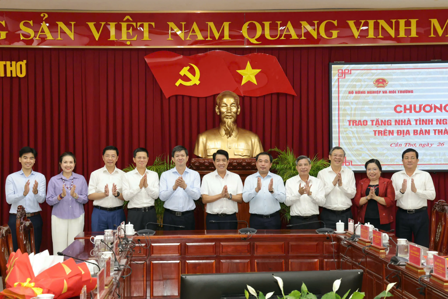 Hoạt động mang ý nghĩa thiết thực nhằm hưởng ứng chủ trương lớn của Đảng và Nhà nước về “đền ơn đáp nghĩa”, chăm lo an sinh xã hội với tinh thần “không để ai bị bỏ lại phía sau” Hoạt động mang ý nghĩa thiết thực nhằm hưởng ứng chủ trương lớn của Đảng và Nhà nước về “đền ơn đáp nghĩa”, chăm lo an sinh xã hội với tinh thần “không để ai bị bỏ lại phía sau”