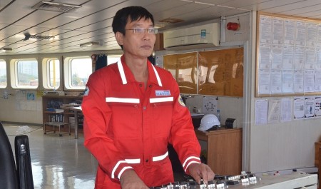 Những người bám biển giữa trùng khơi