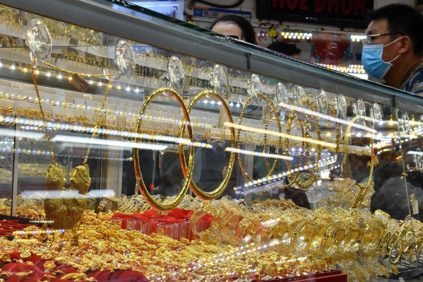 Giá vàng hôm nay 8/4: Diễn biến trái chiều