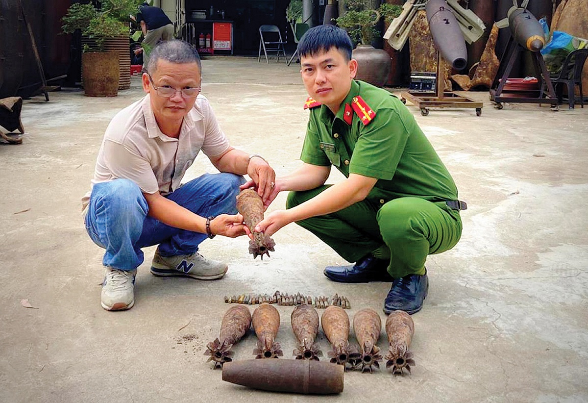 Trong ngôi nhà của kỷ vật chiến tranh Trong ngôi nhà của kỷ vật chiến tranh
