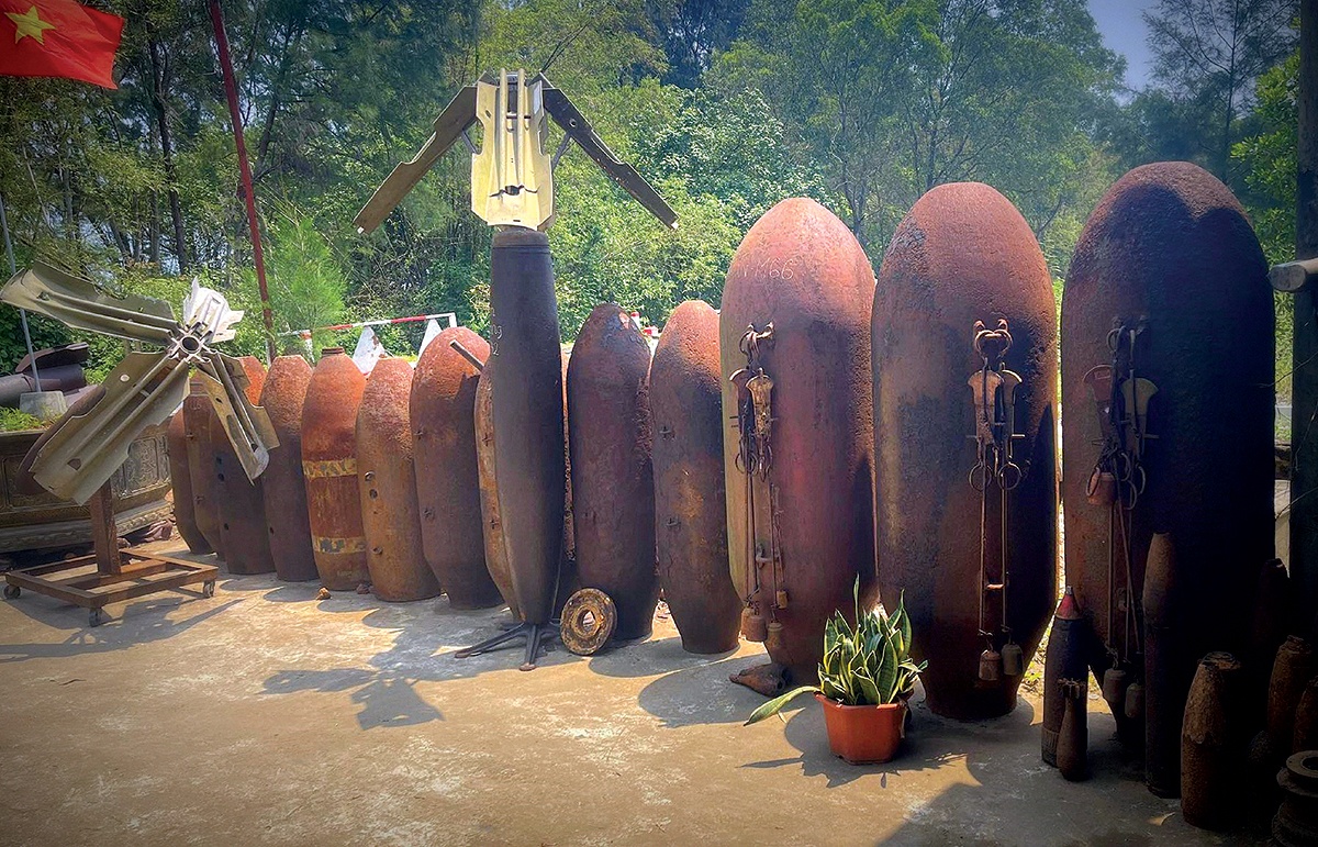 Trong ngôi nhà của kỷ vật chiến tranh Trong ngôi nhà của kỷ vật chiến tranh