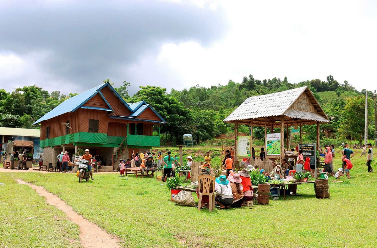 Người Chênh Vênh ở phía Sa Mù Người Chênh Vênh ở phía Sa Mù