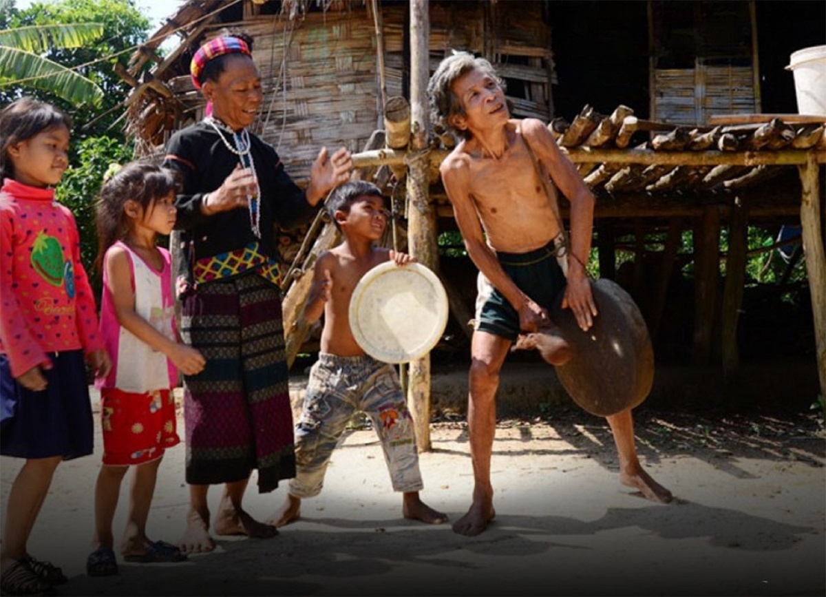 Người Chênh Vênh ở phía Sa Mù Người Chênh Vênh ở phía Sa Mù