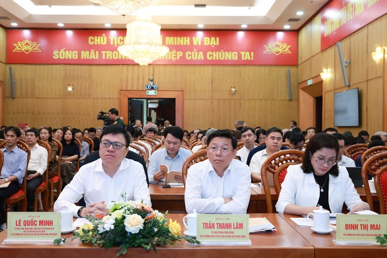 Đội ngũ báo chí, văn nghệ sĩ, trí thức tiên phong thực hiện Nghị quyết Đại hội XIV của Đảng