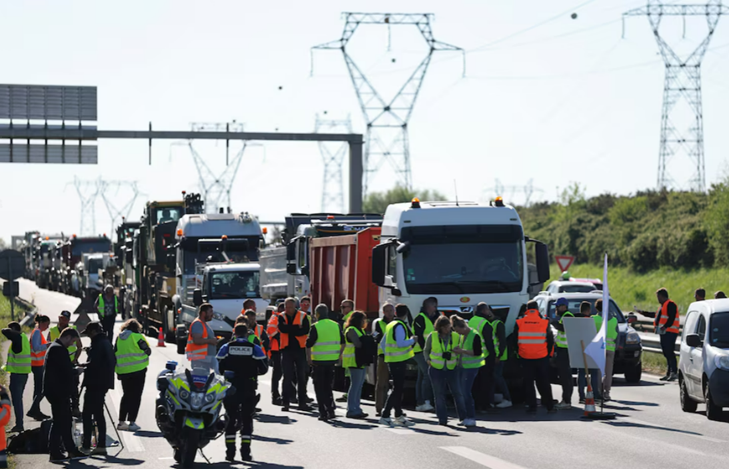 Gần 1/5 trạm xăng ở Pháp thiếu nguồn cung Gần 1/5 trạm xăng ở Pháp thiếu nguồn cung