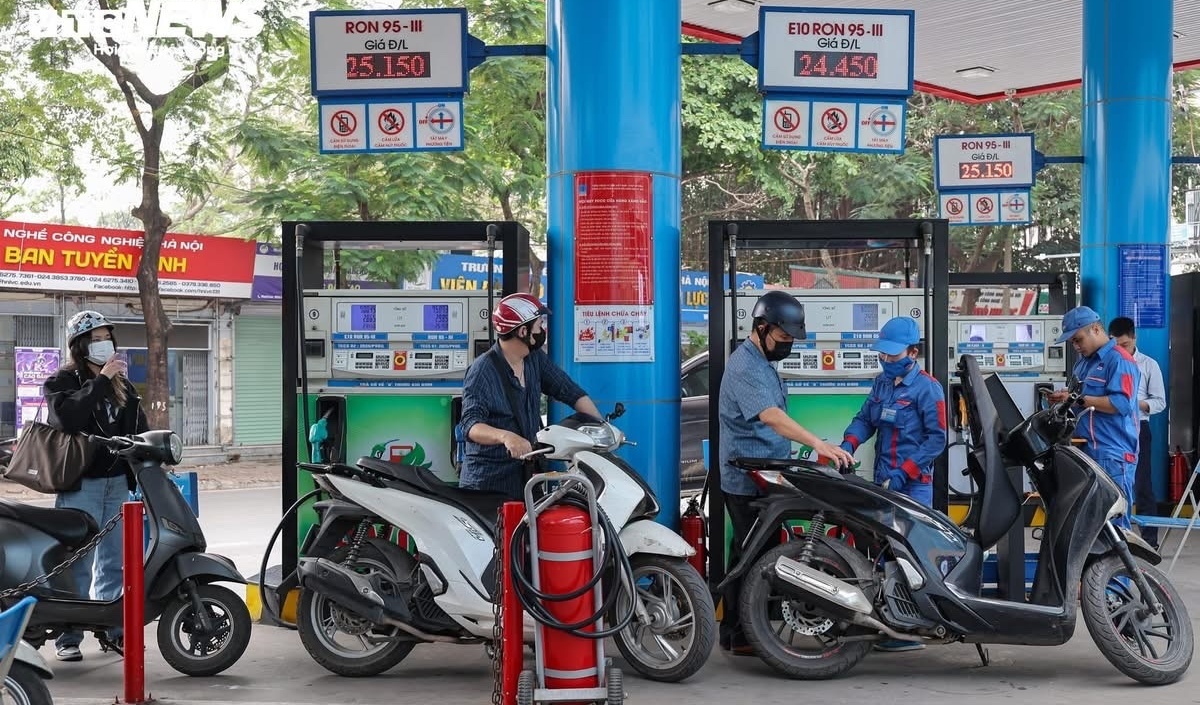 Từ cây xăng đến doanh nghiệp vận tải nỗ lực giữ nhịp cho nền kinh tế