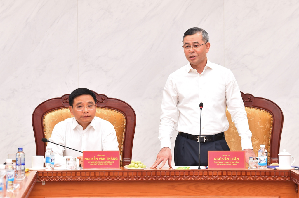 Bàn giao công tác giữa Phó Thủ tướng Nguyễn Văn Thắng và Bộ trưởng Bộ Tài chính Ngô Văn Tuấn