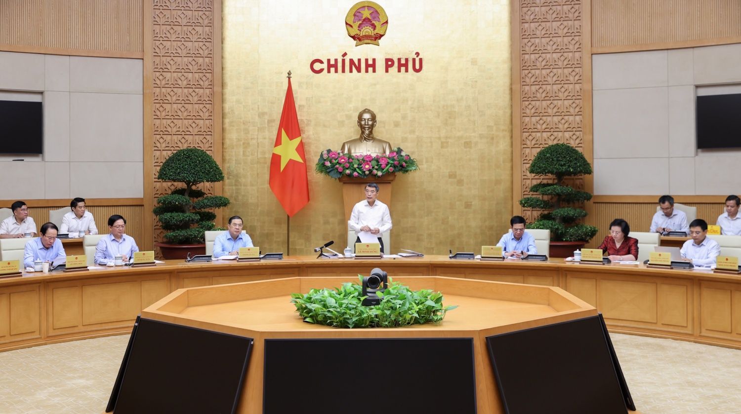 Thủ tướng Lê Minh Hưng: Bắt tay ngay vào công việc, xử lý hiệu quả các nhiệm vụ vừa cấp bách, vừa lâu dài