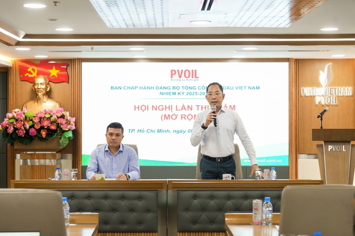 Đ/c Cao Hoài Dương – Bí thư Đảng ủy, Chủ tịch HĐQT PVOIL chỉ đạo tại Hội nghị. Đ/c Cao Hoài Dương – Bí thư Đảng ủy, Chủ tịch HĐQT PVOIL chỉ đạo tại Hội nghị.