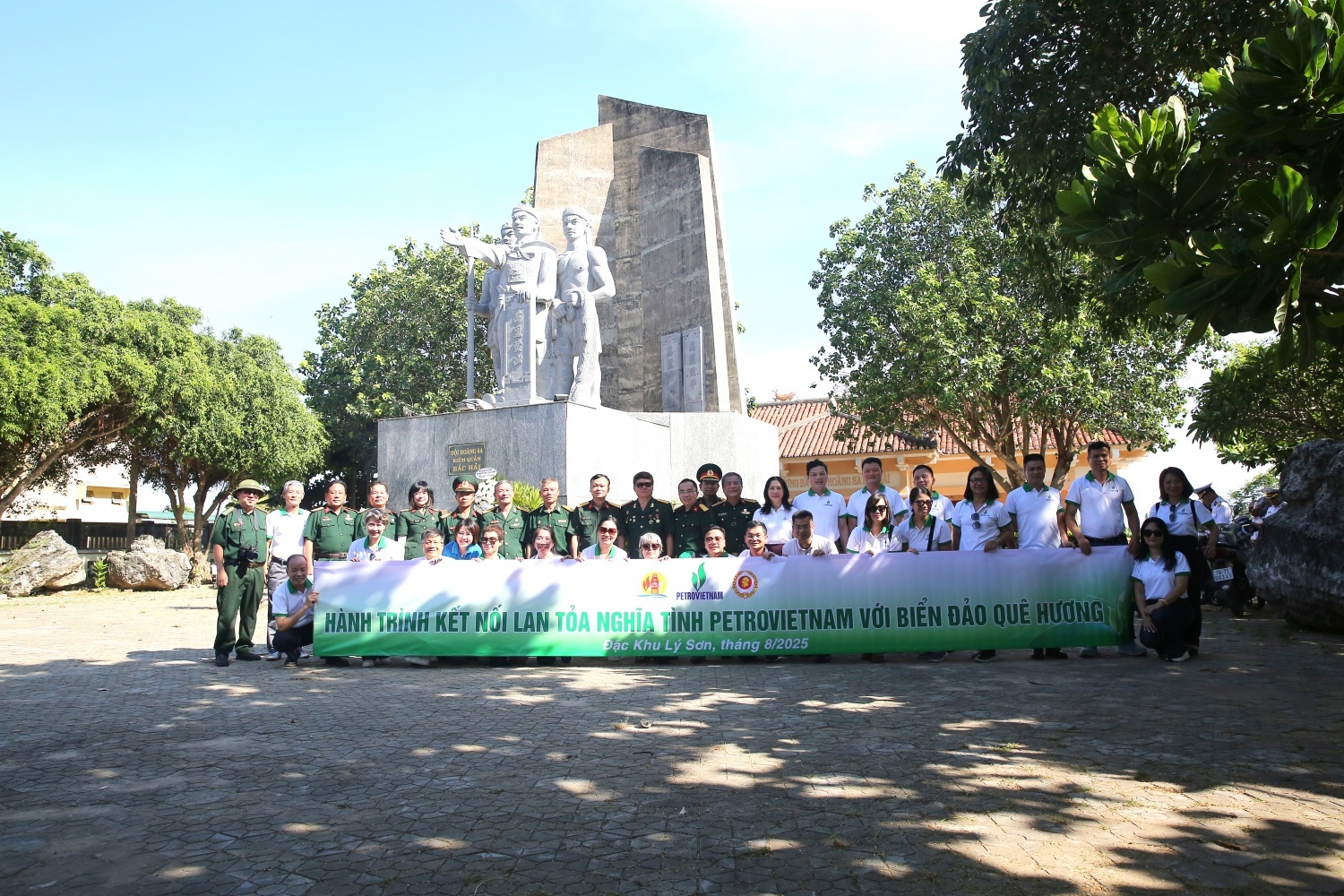 5 năm Câu lạc bộ Dầu khí Trường Sa: Gắn kết nghĩa tình biển đảo, lan toả văn hóa Petrovietnam 5 năm Câu lạc bộ Dầu khí Trường Sa: Gắn kết nghĩa tình biển đảo, lan toả văn hóa Petrovietnam