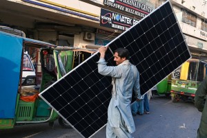 Pakistan chống chịu cú sốc năng lượng nhờ phát triển điện mặt trời