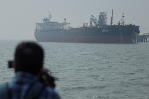 "Điểm nóng" Trung Đông ngày 10/4: Ông Trump cảnh báo Iran không nên thu phí các tàu chở dầu đi qua Hormuz