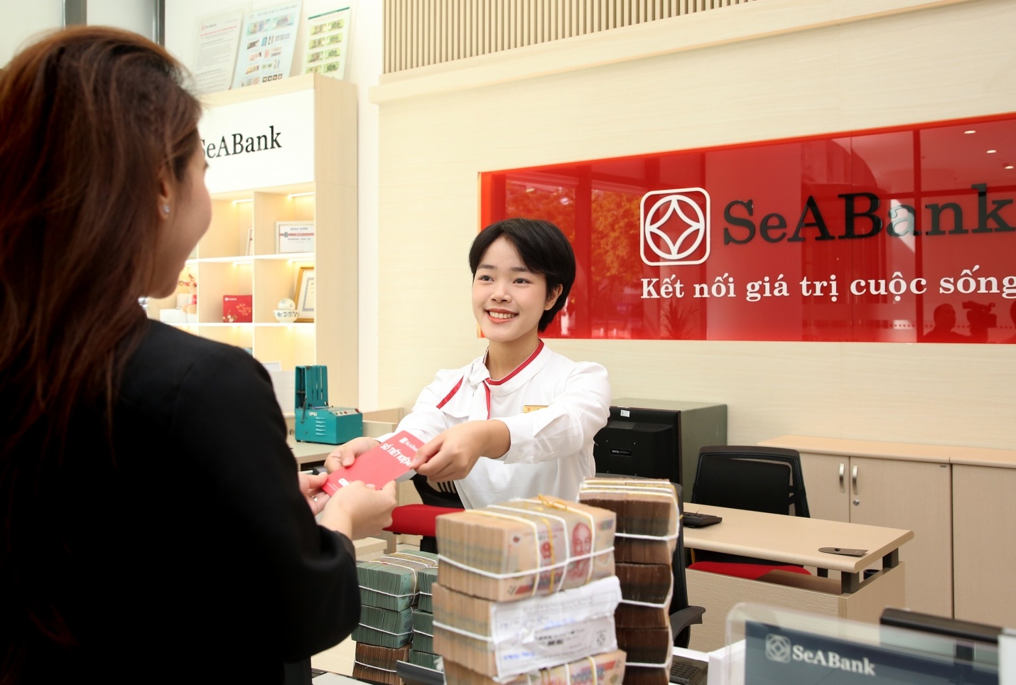 SeABank giảm 0,5%/năm lãi suất huy động