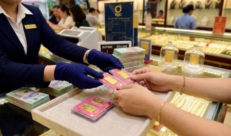 Giá vàng hôm nay 11/4: Bật tăng mạnh, SJC cao hơn thế giới hơn 20 triệu đồng/lượng