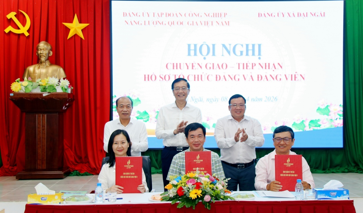 Petrovietnam bàn giao Đảng bộ Ban QLDA Long Phú 1 về Đảng bộ xã Đại Ngãi