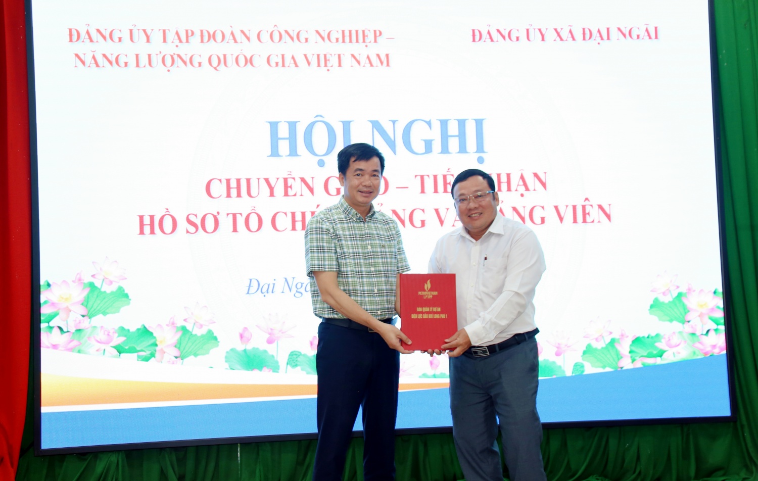 Petrovietnam bàn giao Đảng bộ Ban QLDA Long Phú 1 về Đảng ủy xã Đại Ngãi Petrovietnam bàn giao Đảng bộ Ban QLDA Long Phú 1 về Đảng bộ xã Đại Ngãi