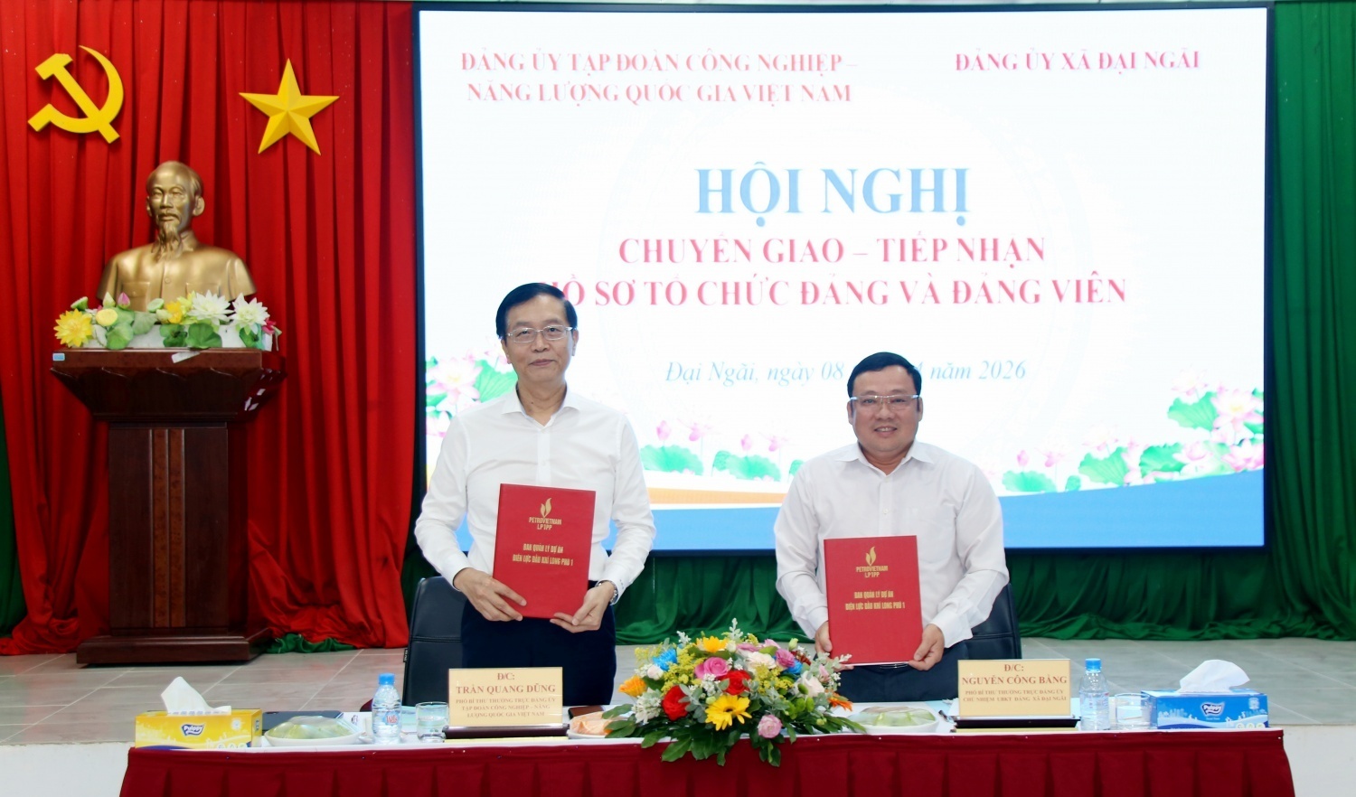 [VIDEO] Petrovietnam bàn giao Đảng bộ Ban QLDA Long Phú 1 về Đảng bộ xã Đại Ngãi