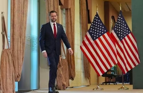 Phó Tổng thống JD Vance đến dự họp báo sau cuộc gặp với các đại diện từ Pakistan và Iran Phó Tổng thống JD Vance đến dự họp báo sau cuộc gặp với các đại diện từ Pakistan và Iran