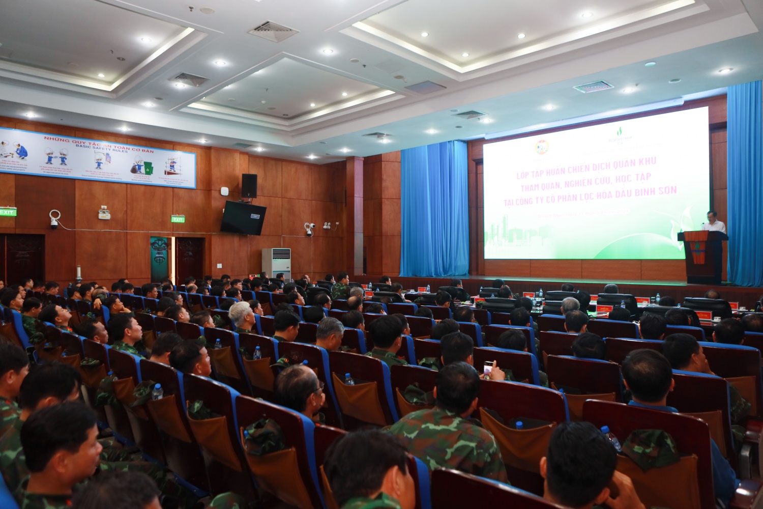 NMLD Dung Quất - Điểm sáng công nghiệp và bảo đảm an ninh quốc phòng NMLD Dung Quất - Điểm sáng công nghiệp và bảo đảm an ninh quốc phòng