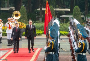 Thủ tướng Lê Minh Hưng chủ trì lễ đón Thủ tướng Slovakia thăm chính thức Việt Nam