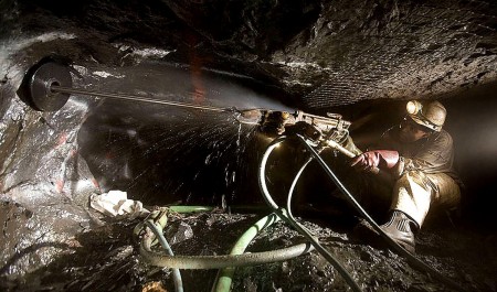 Nam Phi - “điểm nghẽn hệ thống” của kim loại quý nhóm bạch kim