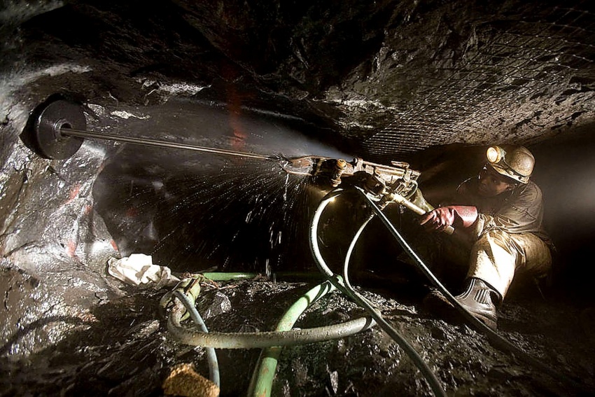 Nam Phi - “điểm nghẽn hệ thống” của kim loại quý nhóm bạch kim